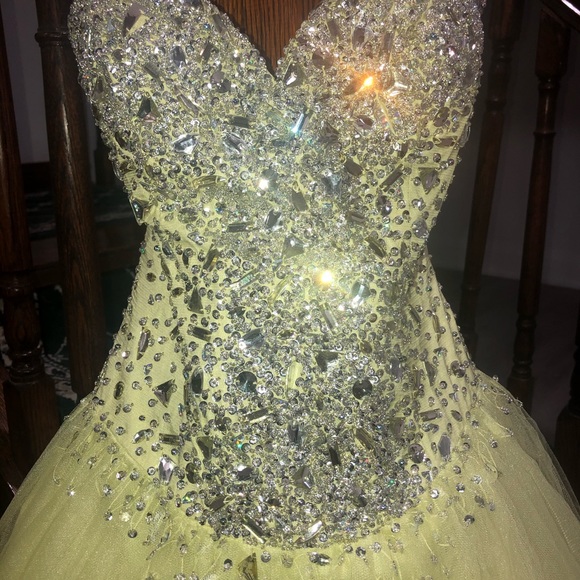 Pale yellow Prom/Formal princess dress - Picture 7 of 11
